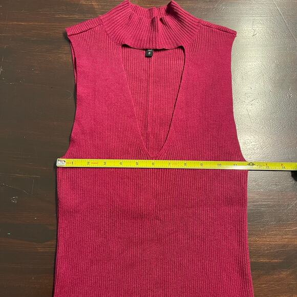 Express Women’s Knit Sleeveless Top Red Cutout Size Medium - Picture 5 of 7